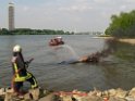 Kleine Yacht abgebrannt Koeln Hoehe Zoobruecke Rheinpark P153